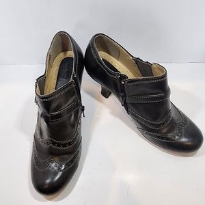 Black 3 inch bass booties womens size 8